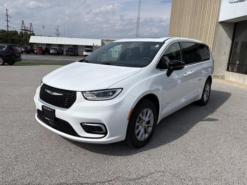 Bright White Clearcoat 2026 Chrysler Pacifica Limited