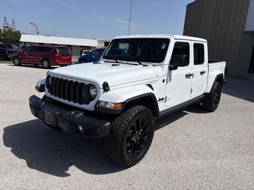 Bright White Clearcoat 2025 Jeep Gladiator Nighthawk