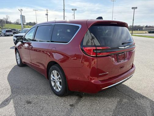 Red Hot Pearlcoat 2026 Chrysler Pacifica L