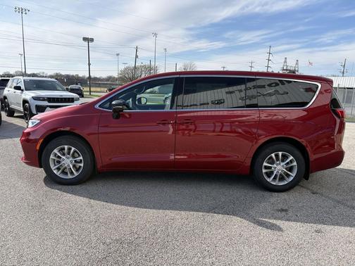 Red Hot Pearlcoat 2026 Chrysler Pacifica L