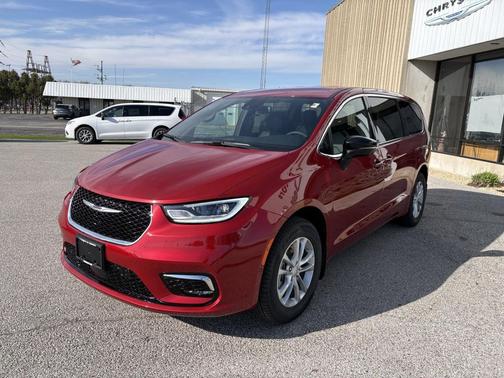 Red Hot Pearlcoat 2026 Chrysler Pacifica L