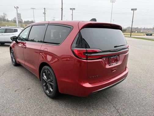 2026 Chrysler Pacifica L