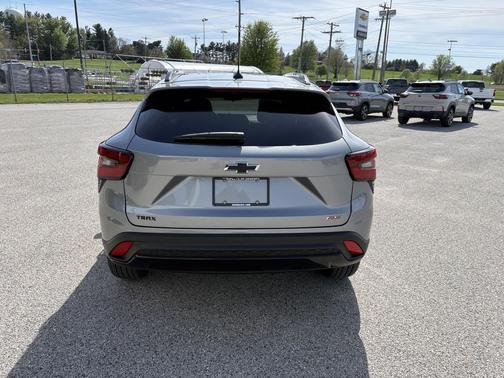 Sterling Gray Metallic 2026 Chevrolet Trax FWD 2RS