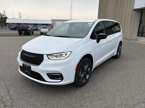 2026 Chrysler Pacifica L