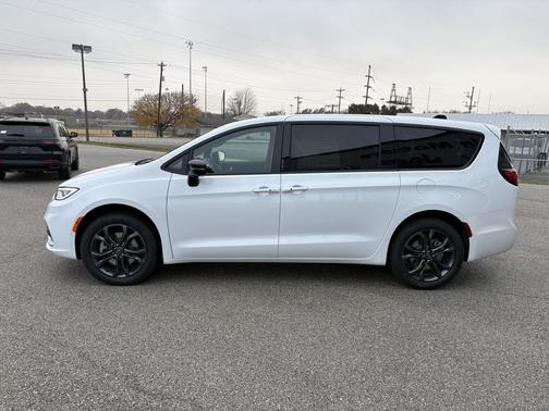 2026 Chrysler Pacifica L