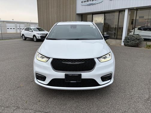 2026 Chrysler Pacifica L