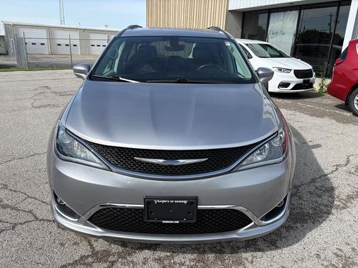 Billet Silver Metallic Clearcoat 2018 Chrysler Pacifica Touring-L
