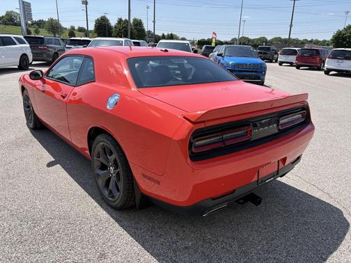 Go Mango 2017 Dodge Challenger SXT