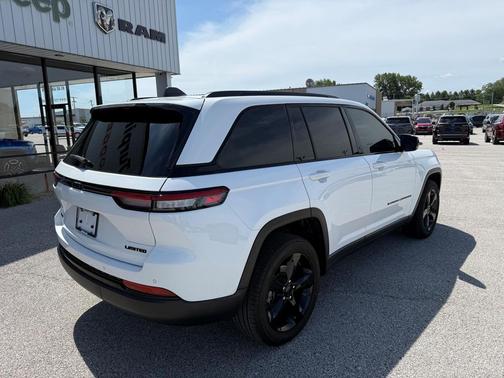 Bright White Clearcoat 2024 Jeep Grand Cherokee Limited