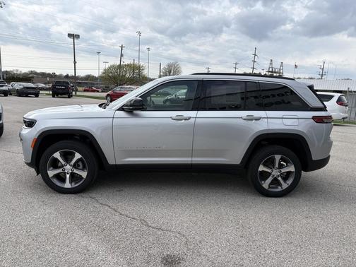 Silver Zynith 2026 Jeep Grand Cherokee Limited