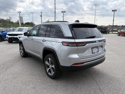 Silver Zynith 2026 Jeep Grand Cherokee Limited