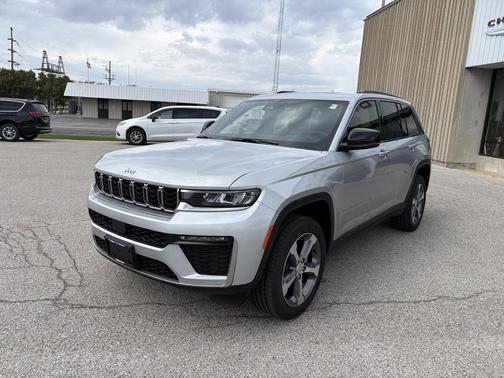 Silver Zynith 2026 Jeep Grand Cherokee Limited