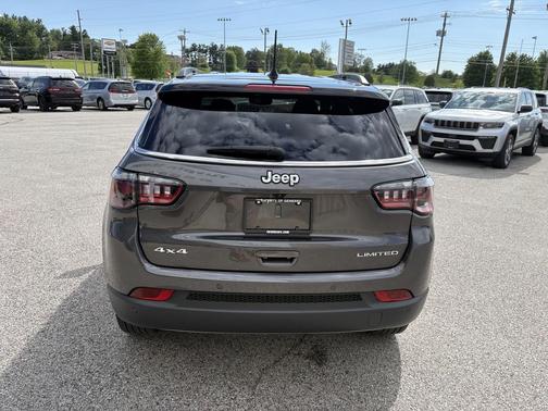 GRANITE CRYSTAL METALLIC CLEARCOAT 2024 Jeep Compass Limited