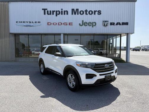 Star White Metallic Tri-Coat 2022 Ford Explorer XLT