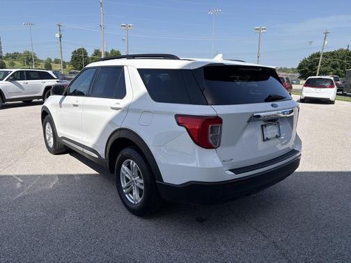 Star White Metallic Tri-Coat 2022 Ford Explorer XLT