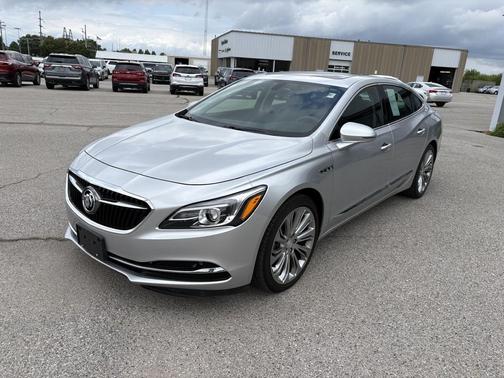 SILVER ICE METALLIC 2018 Buick LaCrosse Essence