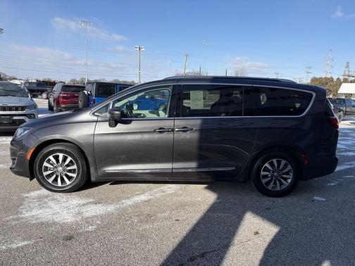 2020 Chrysler Pacifica Touring-L Plus