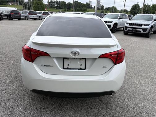 Super White 2017 Toyota Corolla
