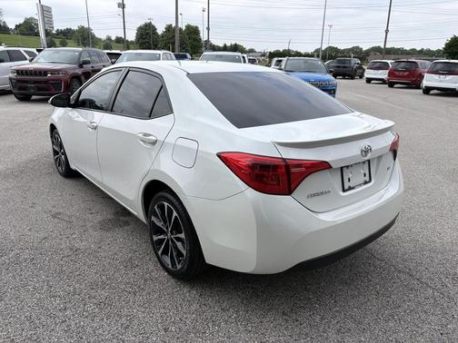 Super White 2017 Toyota Corolla