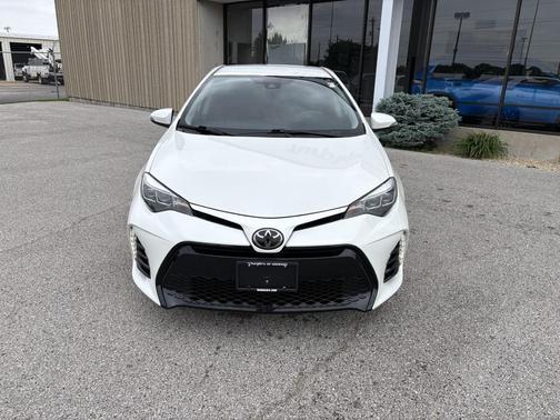 Super White 2017 Toyota Corolla