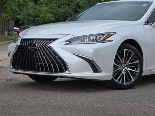 2024 Lexus ES 300h Base