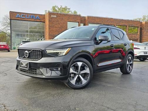 2023 Volvo XC40 B5 Ultimate Dark Theme
