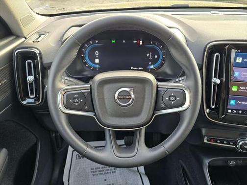 2023 Volvo XC40 B5 Ultimate Dark Theme