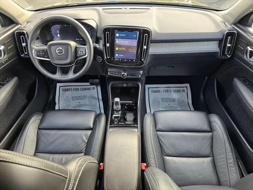 2023 Volvo XC40 B5 Ultimate Dark Theme