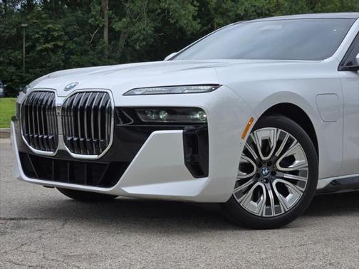 2024 BMW 750e i xDrive