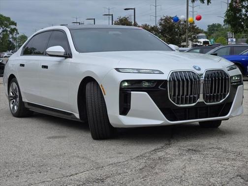 2024 BMW 750e i xDrive