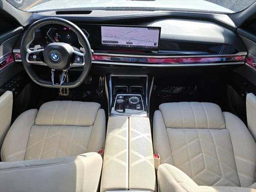 2024 BMW 750e i xDrive
