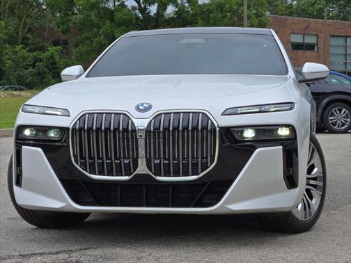 2024 BMW 750e i xDrive
