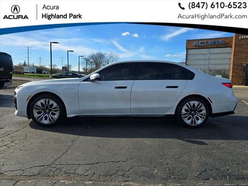 2024 BMW 750e i xDrive