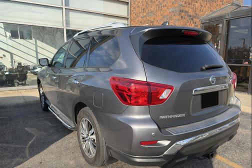 2019 Nissan Pathfinder SL