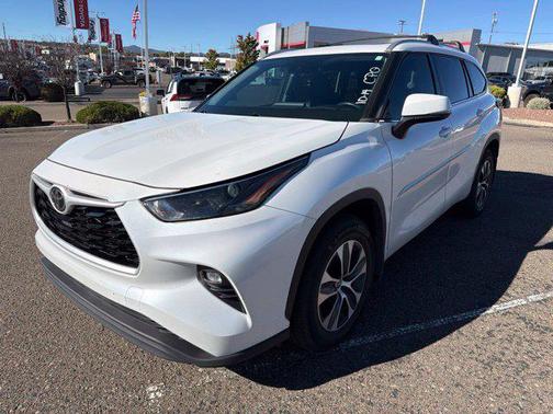 Wind Chill Pearl 2022 Toyota Highlander XLE