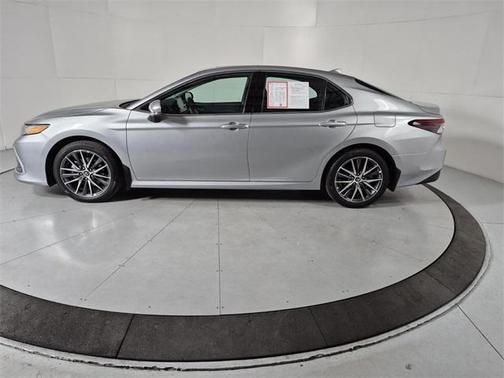 2024 Toyota Camry Hybrid XLE