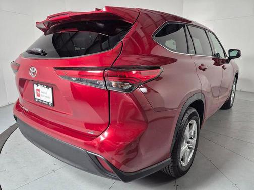 Ruby Flare Pearl 2021 Toyota Highlander LE