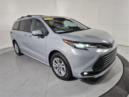 2022 Toyota Sienna XLE