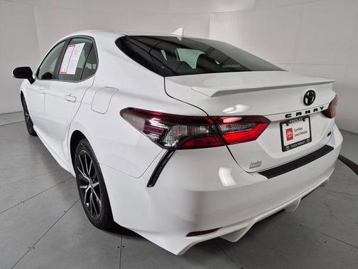 Ice Cap 2023 Toyota Camry SE