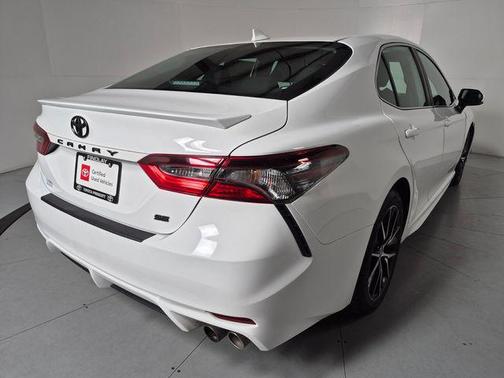 Ice Cap 2023 Toyota Camry SE