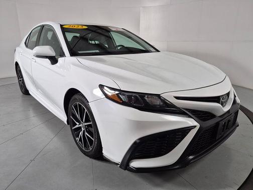 Ice Cap 2023 Toyota Camry SE