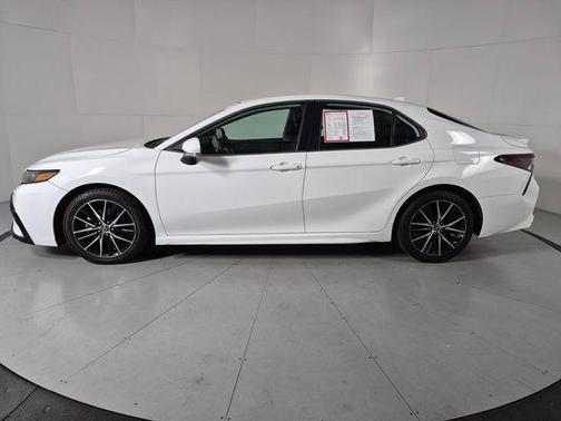 Ice Cap 2023 Toyota Camry SE