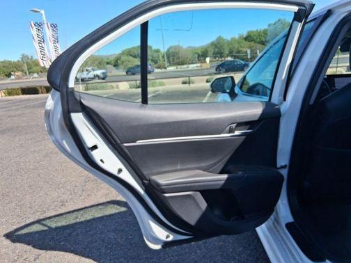 Ice Cap 2023 Toyota Camry SE