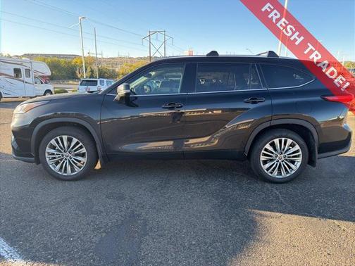 2022 Toyota Highlander Platinum