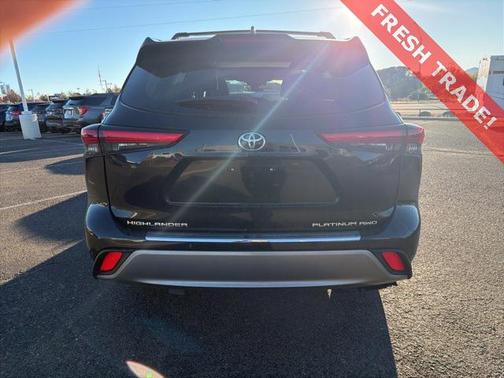 2022 Toyota Highlander Platinum