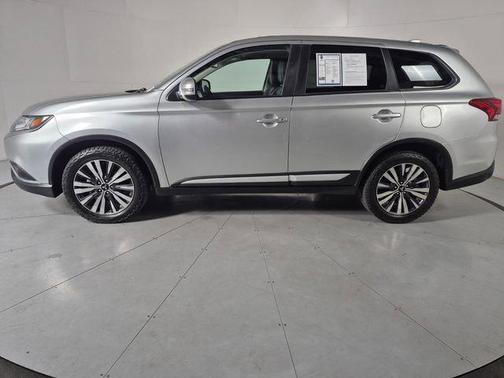 Alloy Silver Metallic 2020 Mitsubishi Outlander SE S-AWC