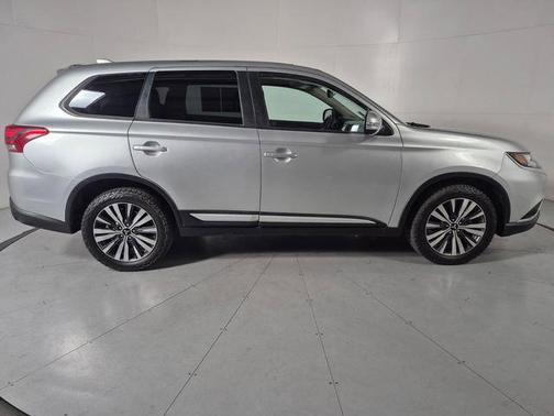 Alloy Silver Metallic 2020 Mitsubishi Outlander SE S-AWC