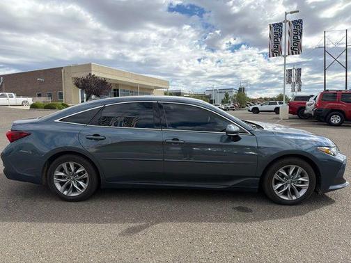Harbor Gray Metallic 2022 Toyota Avalon Hybrid XLE Plus