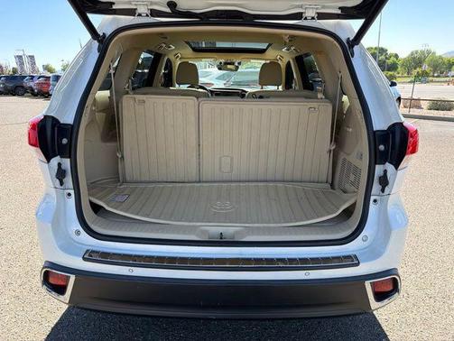 Blizzard Pearl 2019 Toyota Highlander Hybrid Platinum