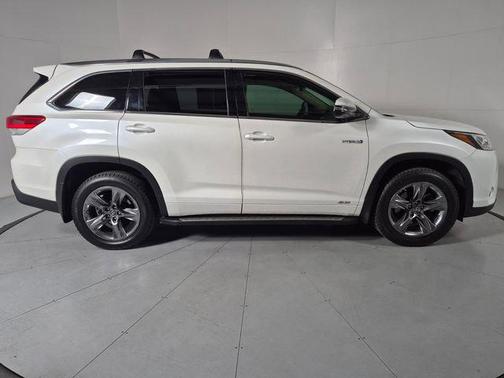 Blizzard Pearl 2019 Toyota Highlander Hybrid Platinum